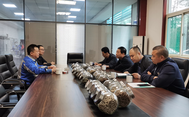 與集團總經理孫寧波及部門負責人座談，就項目建設、環(huán)境影響、補貼政策等內容進行了探討交流