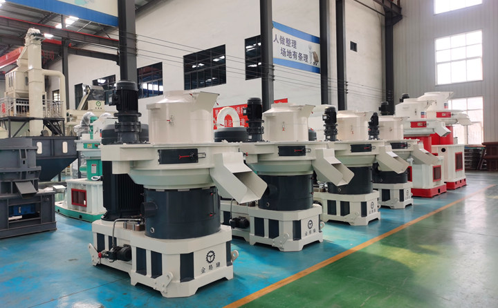 山東金格瑞顆粒機廠家負責免費提供制粒生產(chǎn)線方案，為每一位客戶進行試機；產(chǎn)品使用中，我們給客戶提供“保姆式”服務(wù)，定期進行電話回訪，定期進行現(xiàn)場專訪；讓您在產(chǎn)品使用過程中，放心、安心、舒心